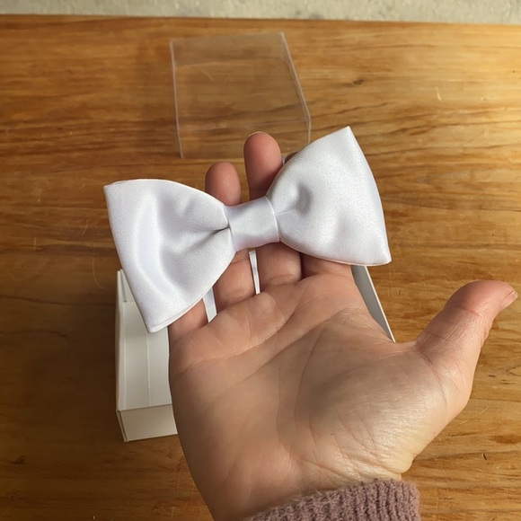 Mens White Bow Tie - Picture 2 of 5